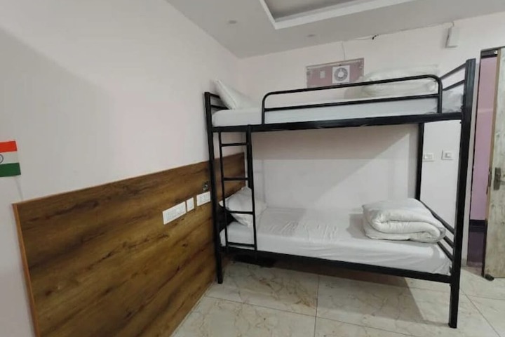 Room 14 of 38