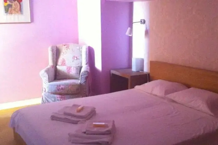 Room 3 of 7