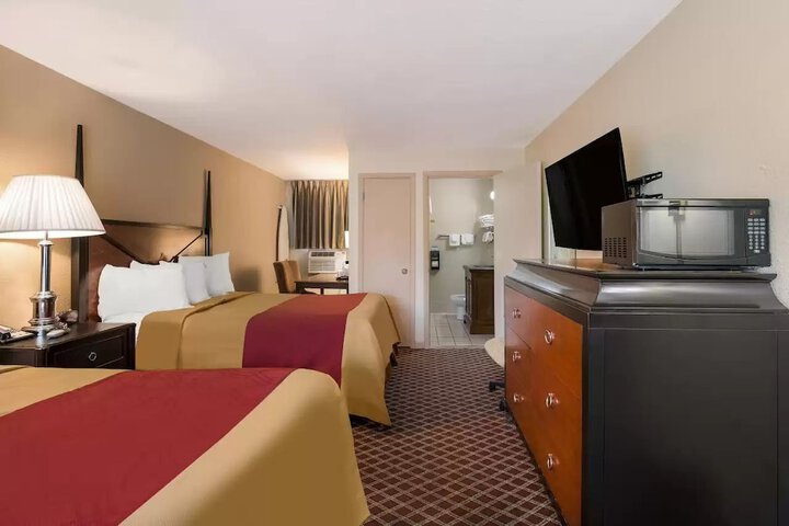 Room 11 of 18