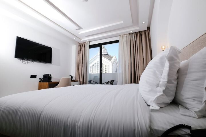 Room 15 of 32