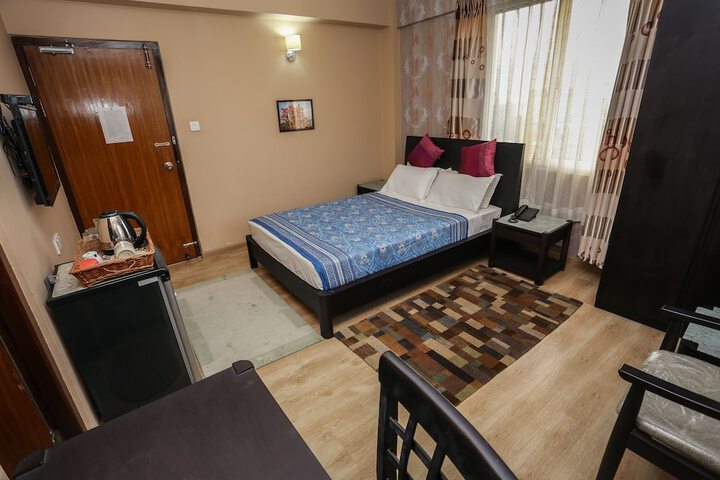 Room 9 of 32
