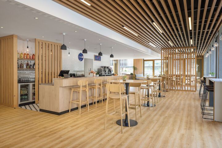 Lobby lounge