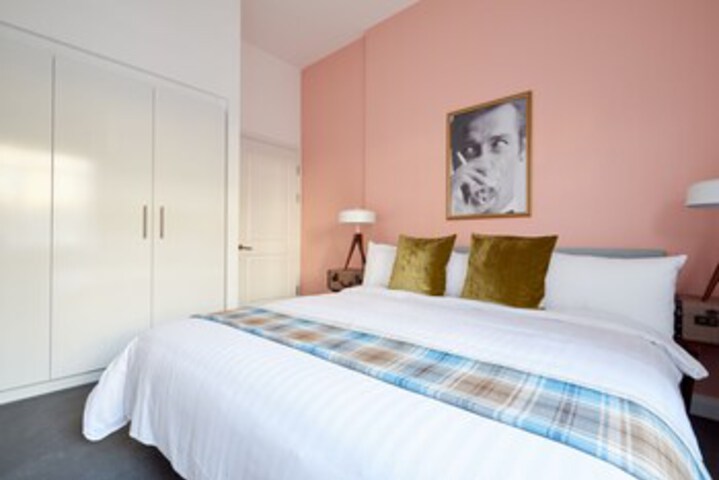 Room 16 of 18