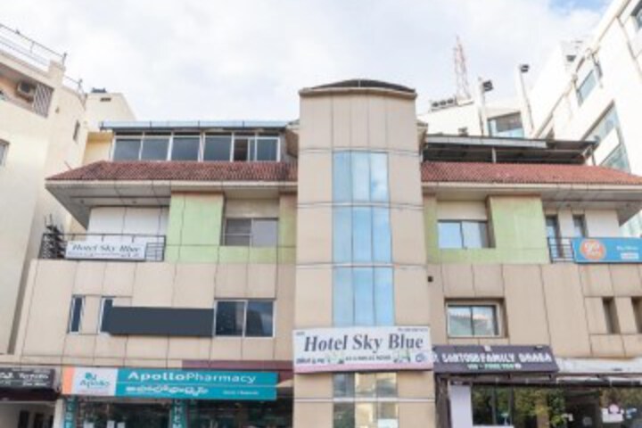 OYO 37946 Hotel Sky Blue