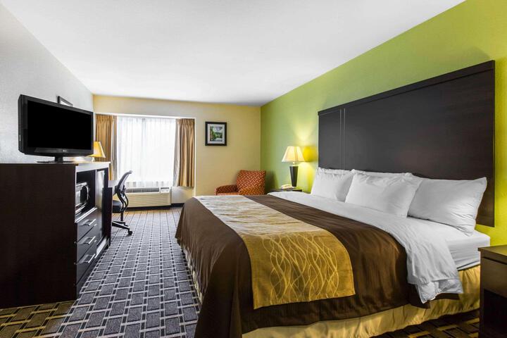 1 King Bed (2 of 12)