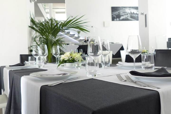 Dining 33 of 47