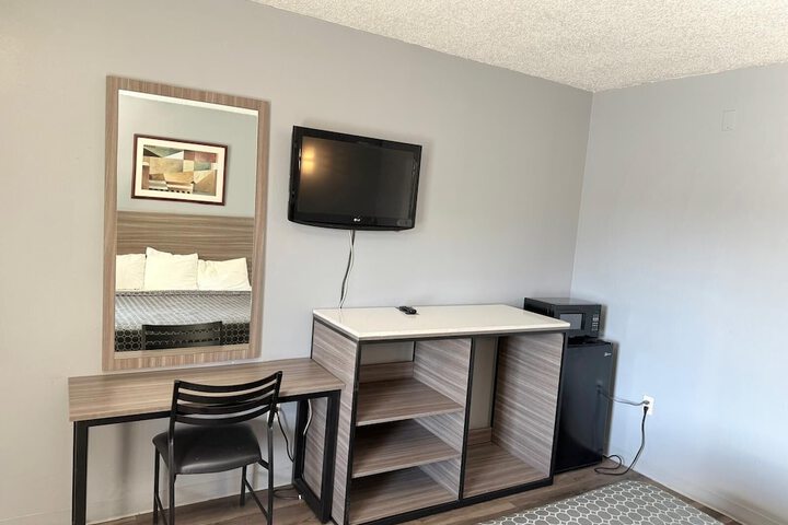 Room 32 of 40