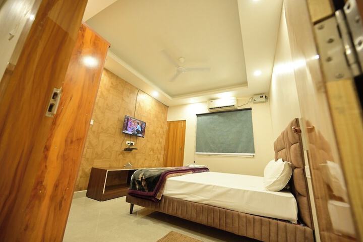 Room 62 of 90