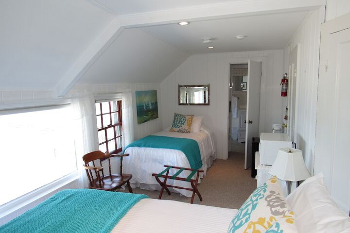 Double Bed City View Shared Bathroom (13 of 21)