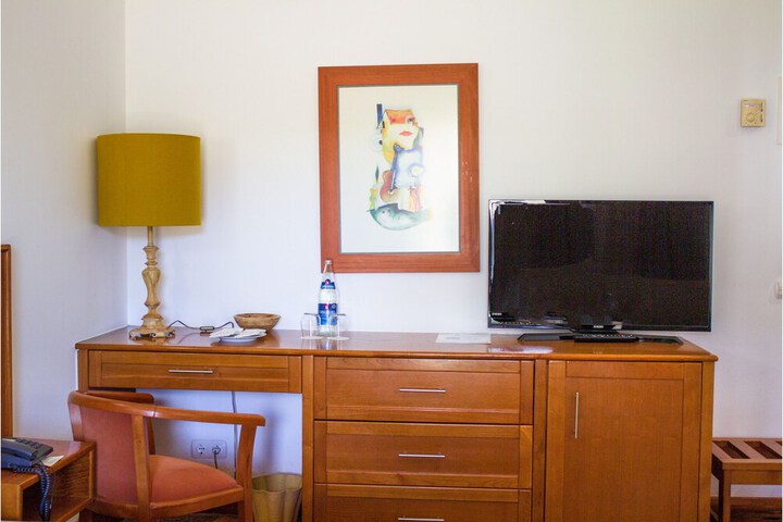 Room 8 of 65