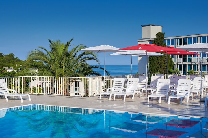 Hotel Pool