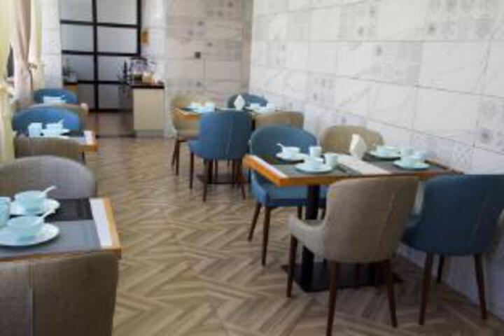 Enjoy · Hotel (Qujing Zhanyi high speed railway station store)