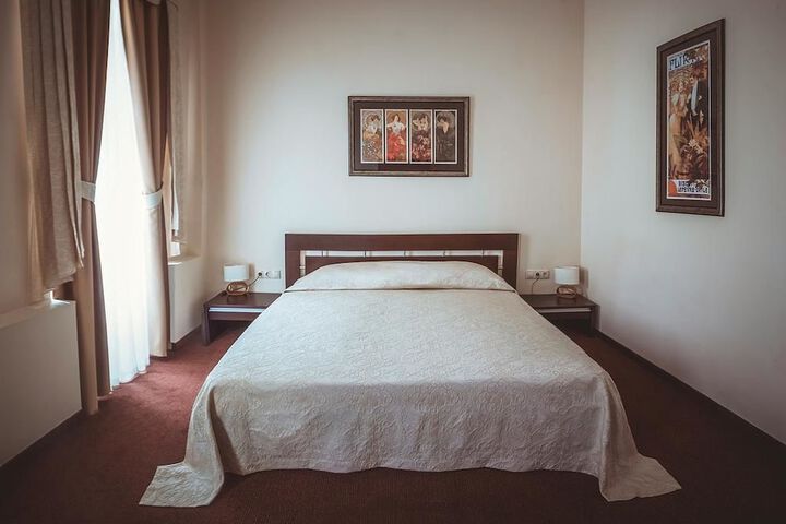 Room 8 of 60