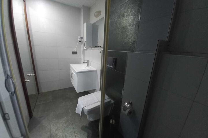 Room 29 of 32