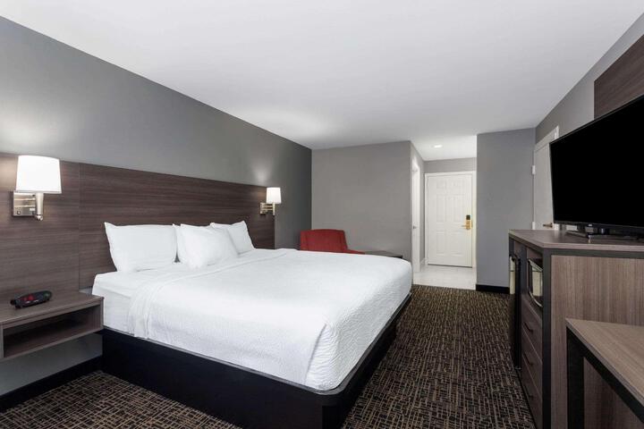 2 Queen Beds (1 of 7)