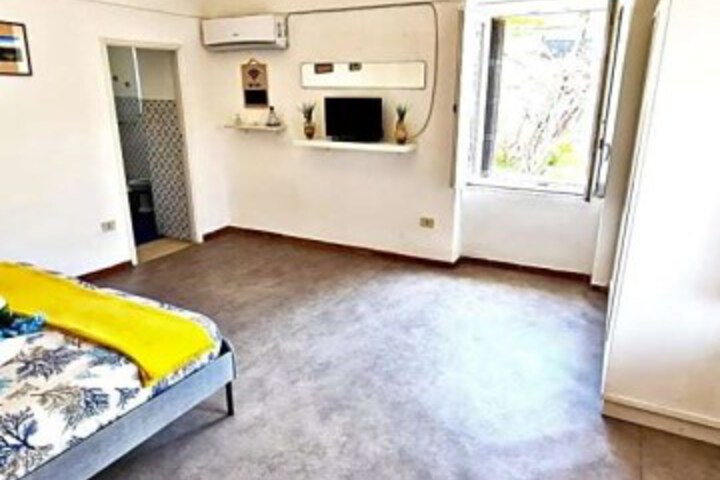 Luna Caprese Room