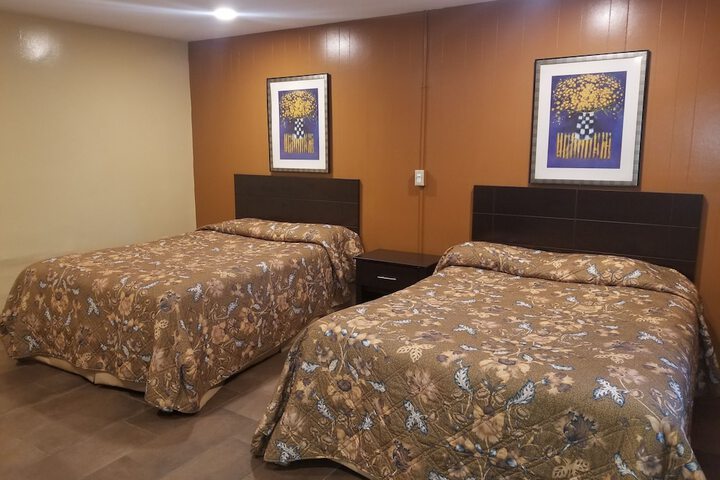 Basic Double Room 1 Queen Bed (2 of 2)