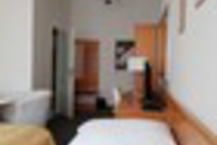 Room 140 of 324