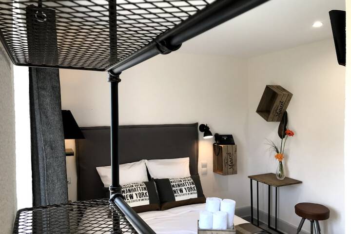 Room 2 of 38