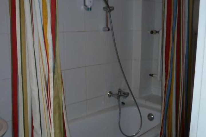 Room 16 of 37