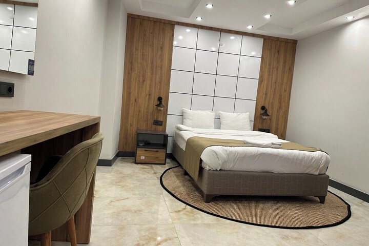 Room 17 of 33
