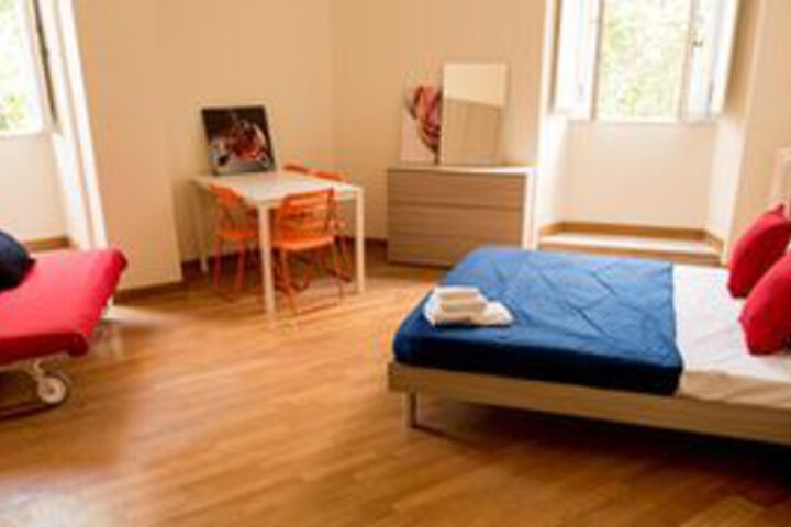 Room 2 of 10