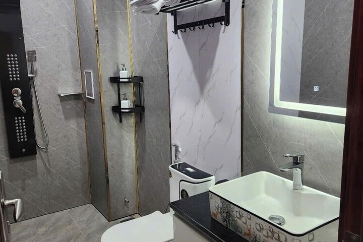 Room 30 of 42