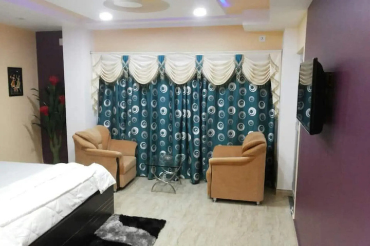 Room 2 of 9