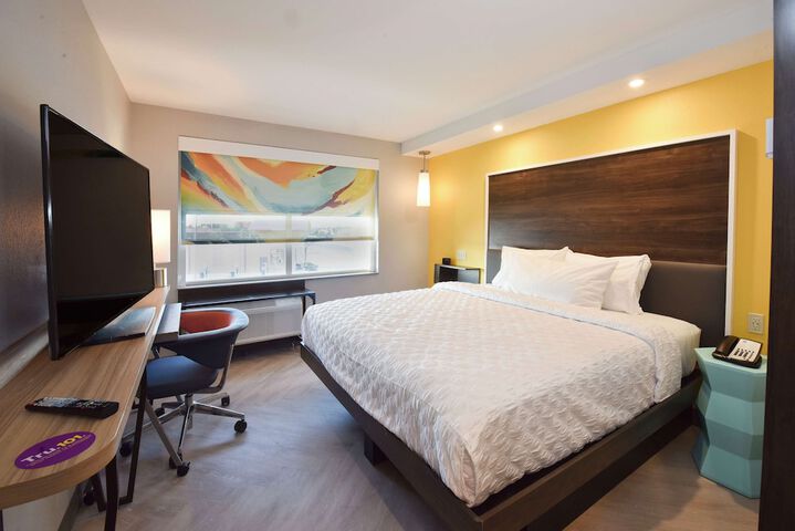 1 King Bed (15 of 16)