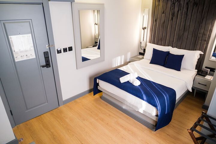 Room 3 of 25