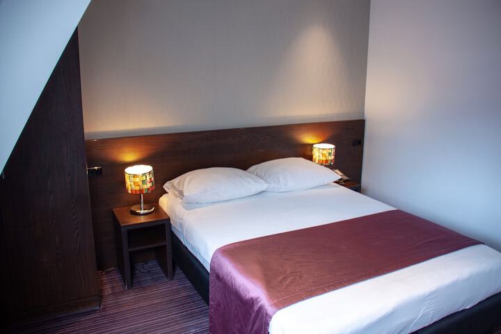 Room 13 of 40