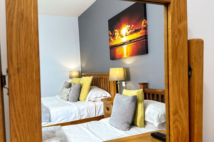 Room 8 of 160