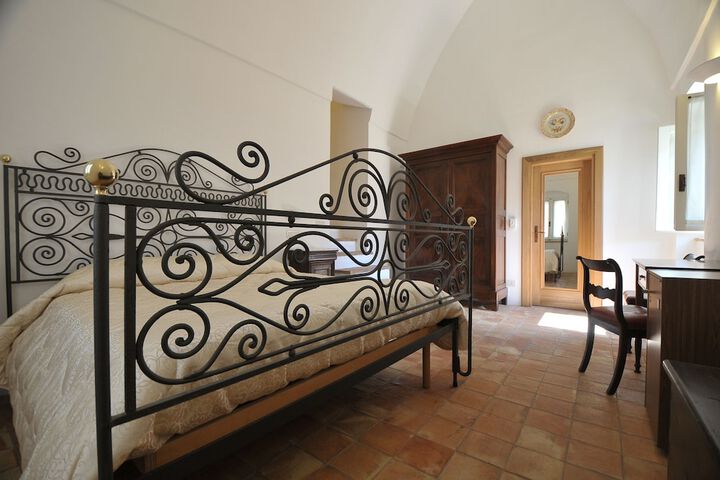 Room 15 of 37