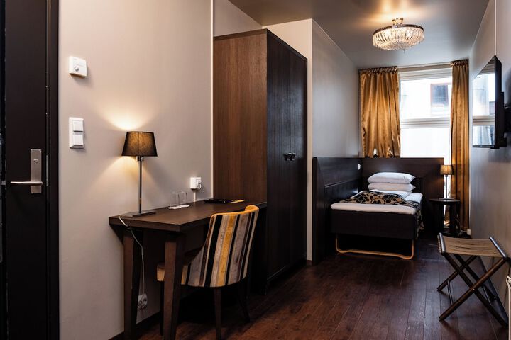 Room 9 of 27