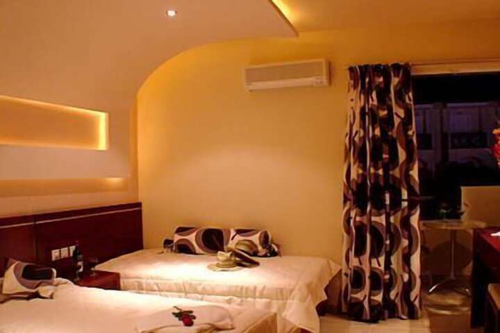 Room 16 of 85