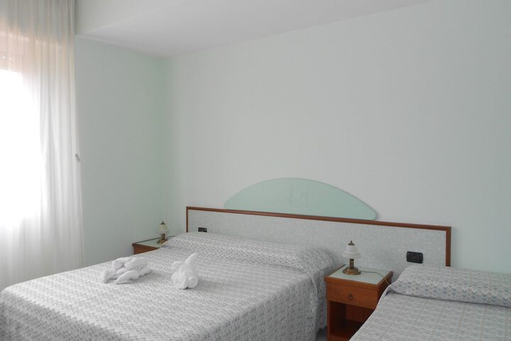 Room 16 of 25