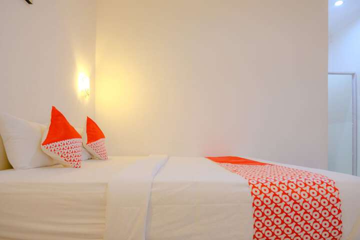 Room 11 of 30