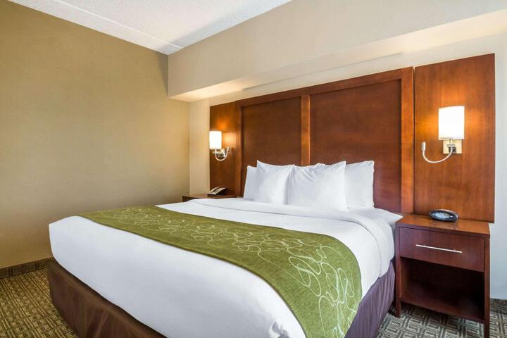 1 King Bed (1 of 10)