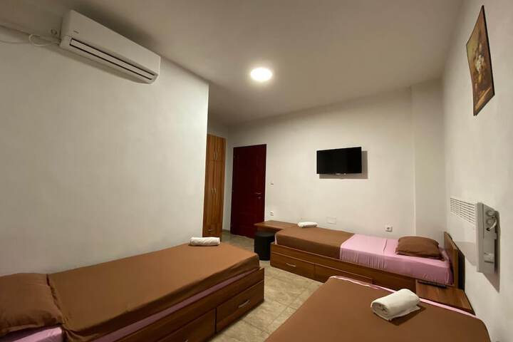 Room 9 of 40