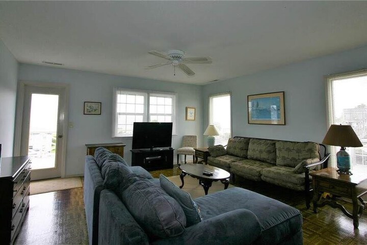Room 6 of 11