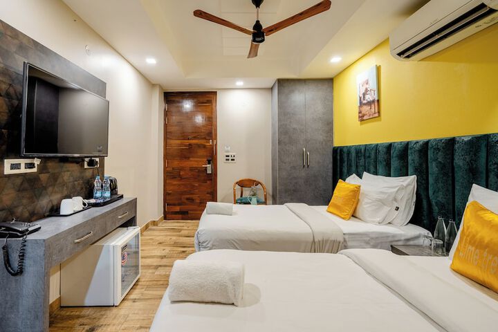 Room 8 of 30
