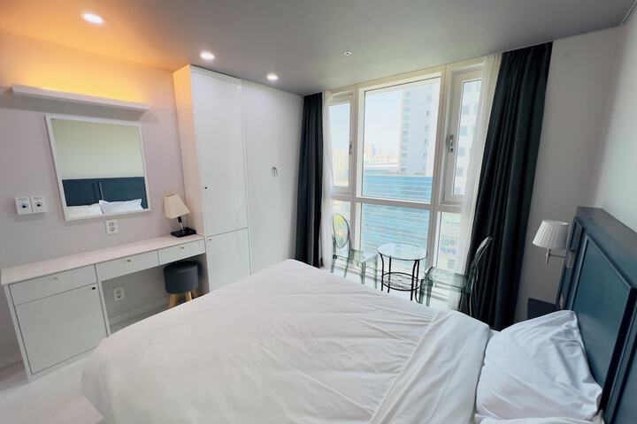 Room 43 of 86