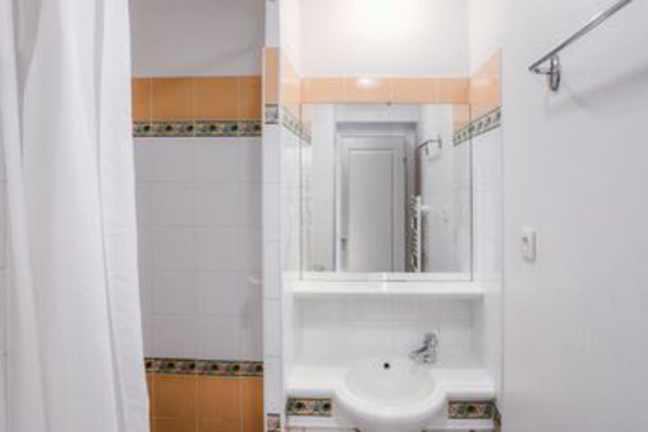 Room 21 of 228
