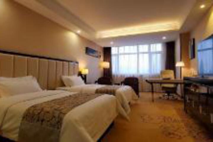 Room 8 of 9