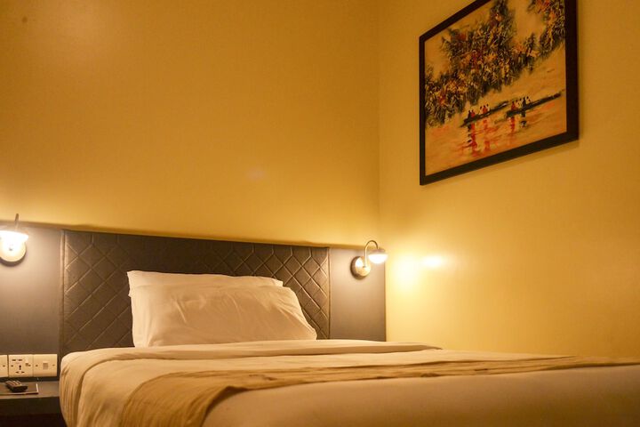Room 12 of 37