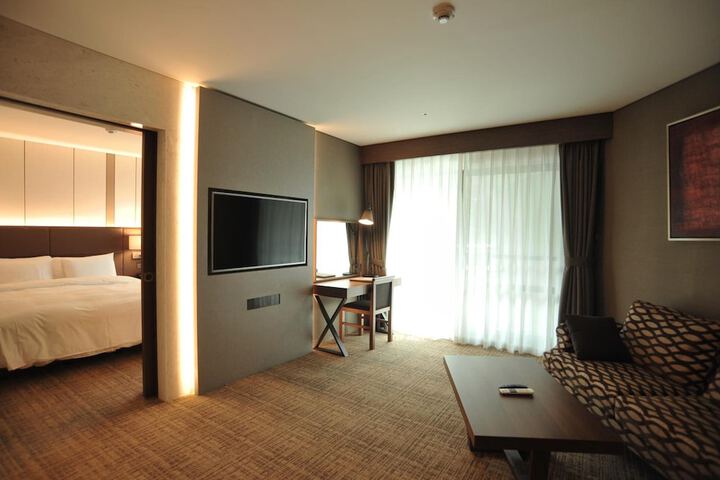 Room 9 of 81