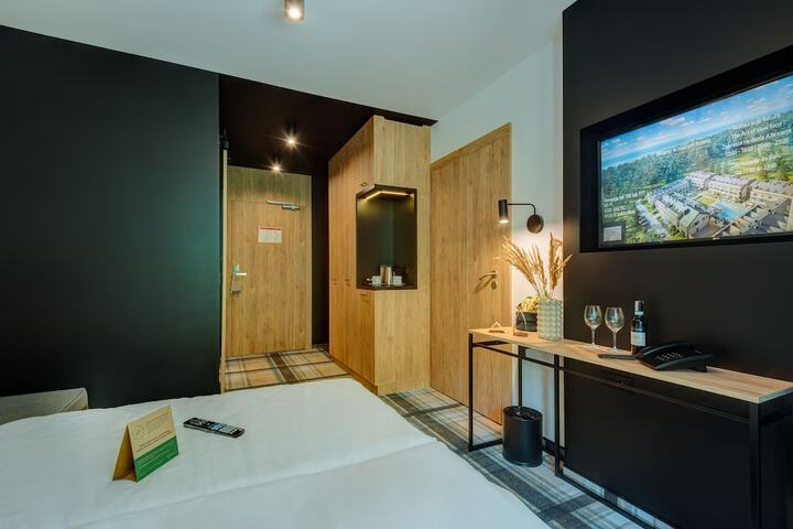 Room 5 of 95