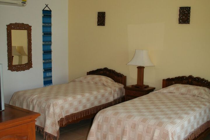 Room 10 of 93