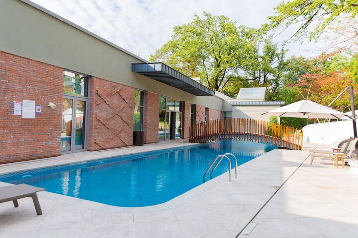 Pool 45 of 137