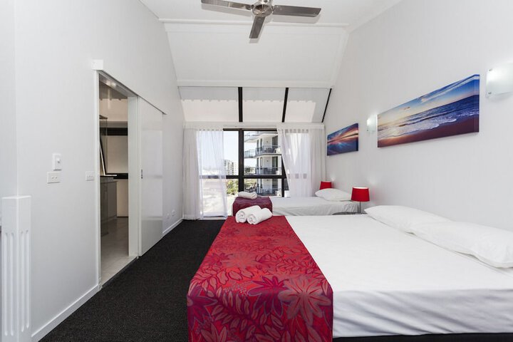 Room 5 of 76